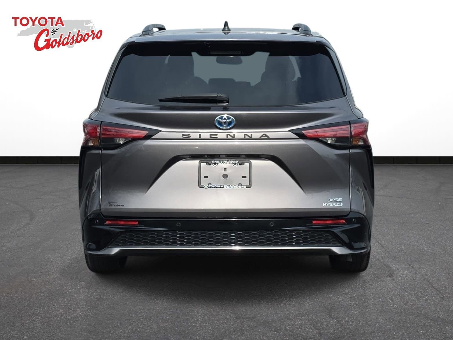 Used 2022 Toyota Sienna XSE image 6