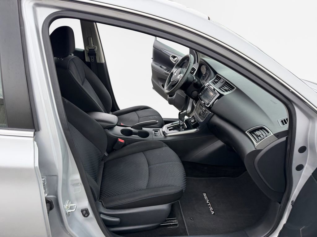 Used 2018 Nissan Sentra SR w/ Technology Package image 26