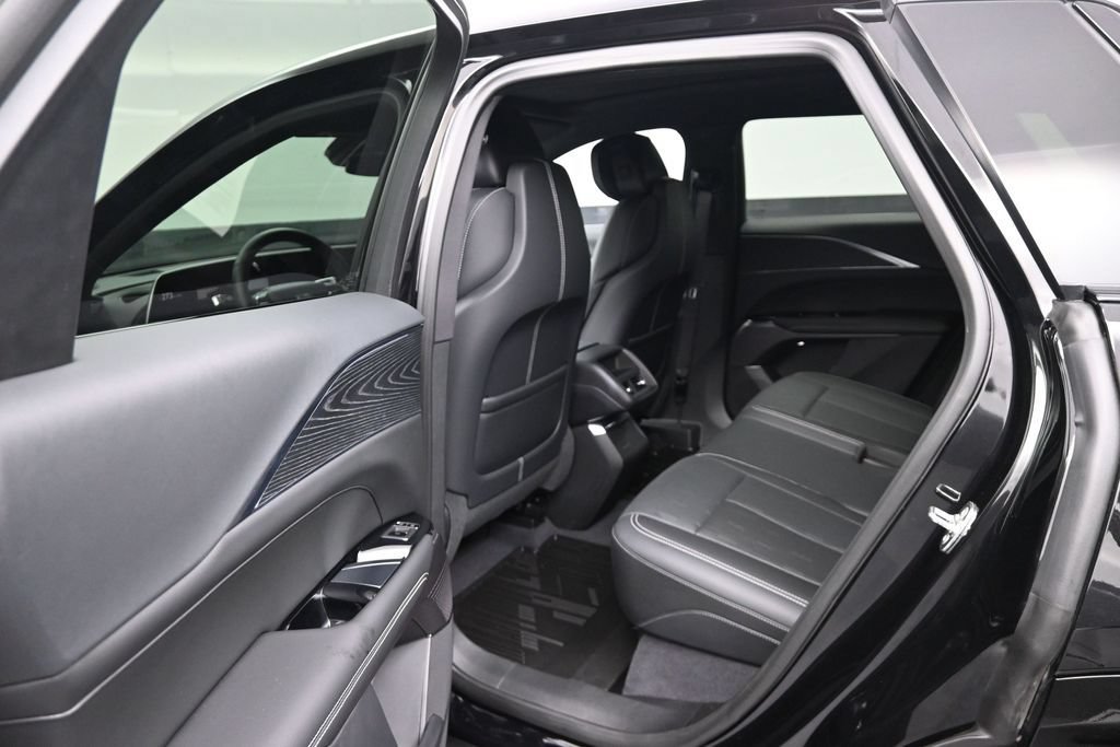 Certified 2024 Cadillac Lyriq Luxury AWD/4WD image 11