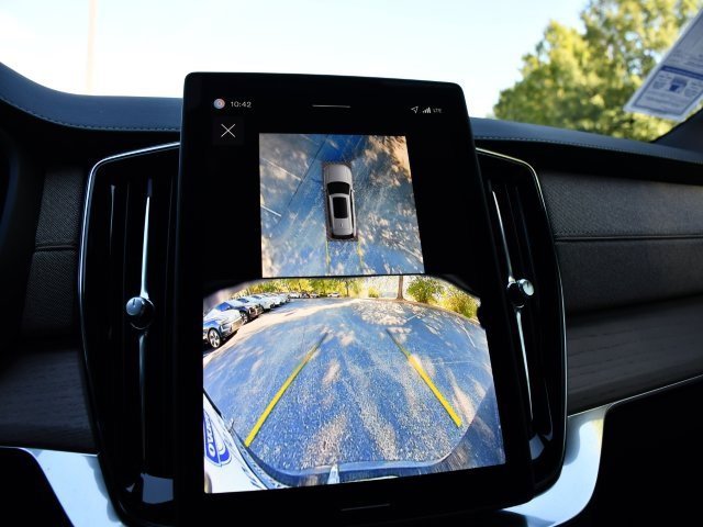 New 2026 Volvo XC90 B5 Plus image 16