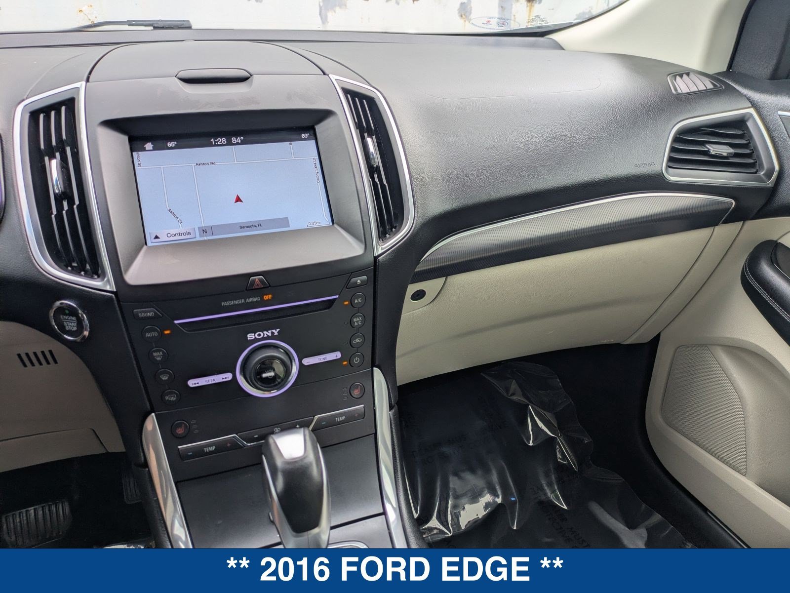 Used 2016 Ford Edge Titanium w/ Technology Package FWD image 30