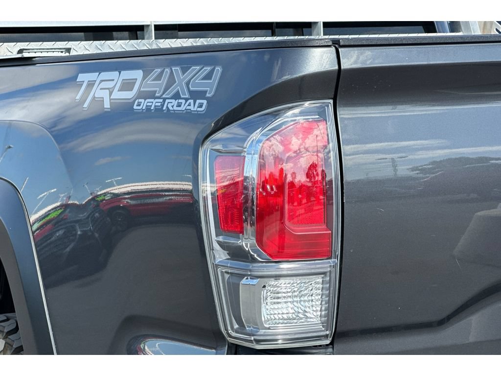 Used 2020 Toyota Tacoma TRD Off-Road w/ TRD Premium Off Road Package AWD/4WD image 32