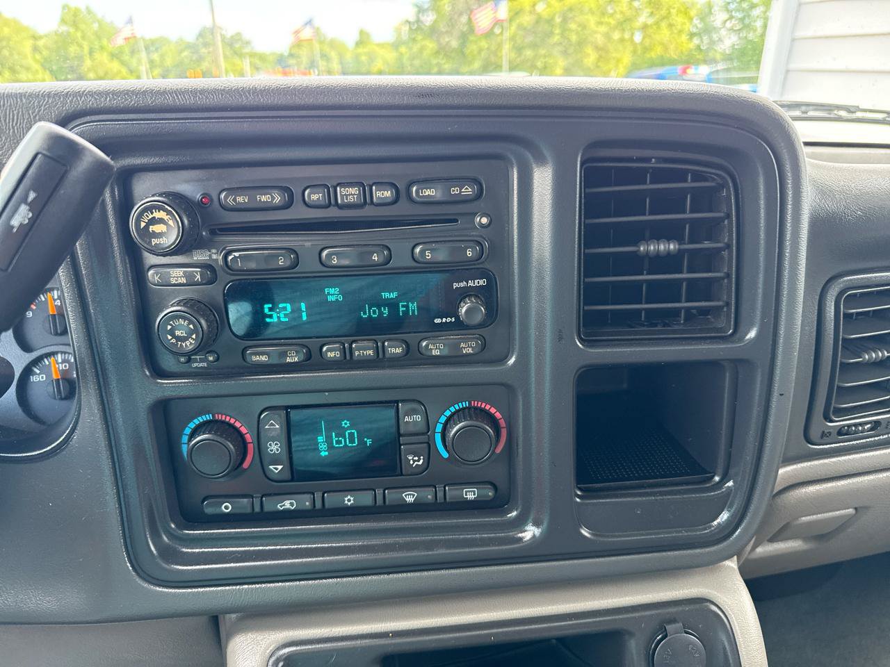 Used 2004 Chevrolet Suburban 2500 LT w/ Preferred Equipment Group AWD/4WD image 6