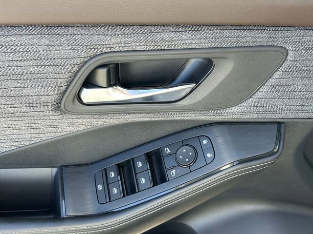 Certified 2023 Nissan Rogue SV AWD/4WD image 16