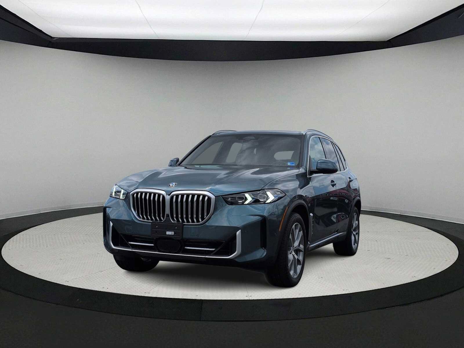Used 2024 BMW X5 xDrive40i w/ Premium Package AWD/4WD image 4