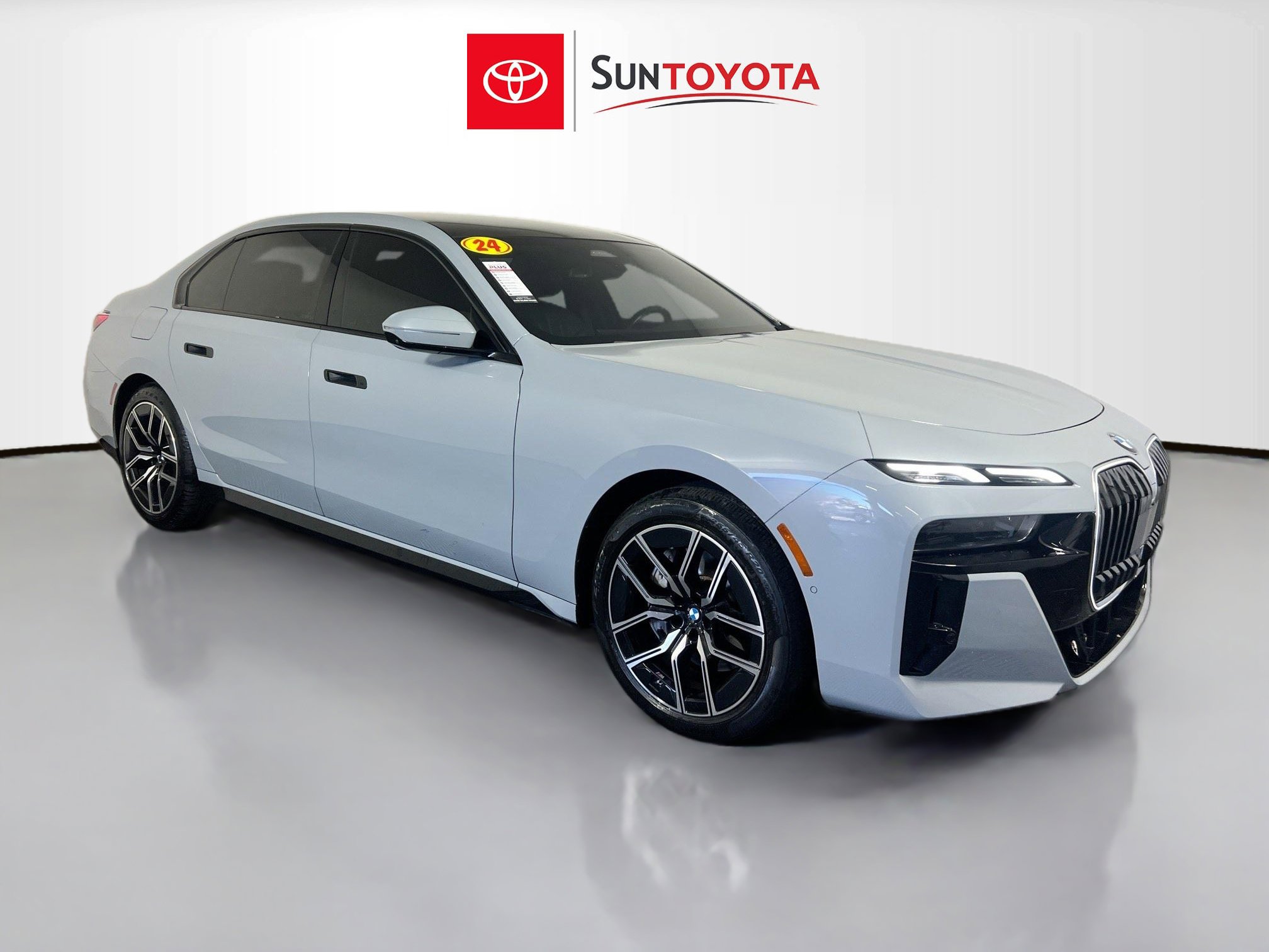 Used 2024 BMW 740i RWD image 1