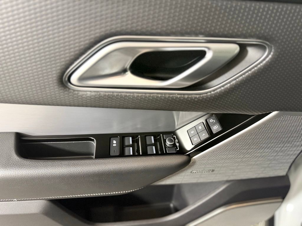 Used 2020 Land Rover Range Rover Velar R-Dynamic S image 19