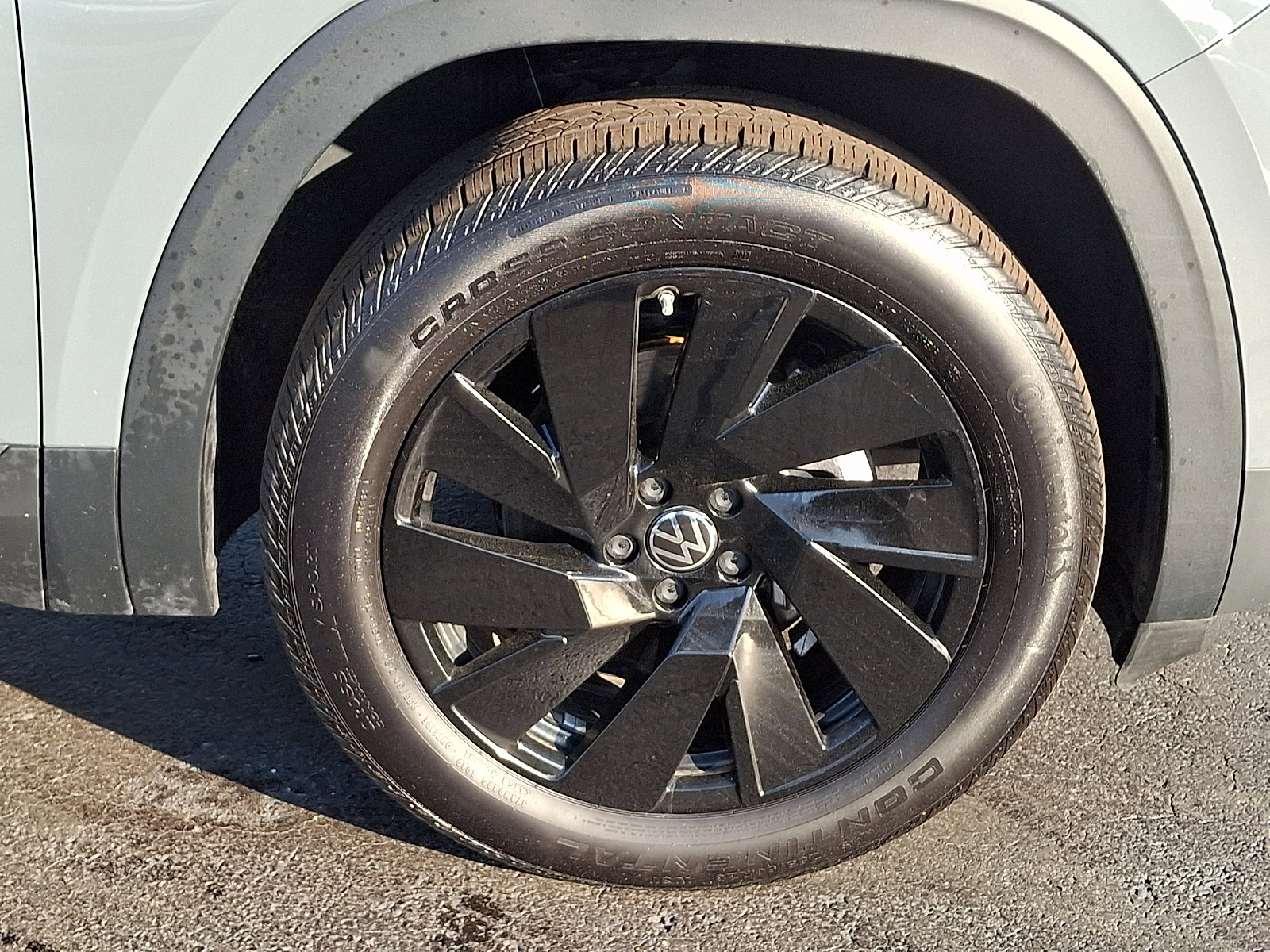 Certified 2025 Volkswagen Atlas Cross Sport SE w/ Panoramic Sunroof Package image 8