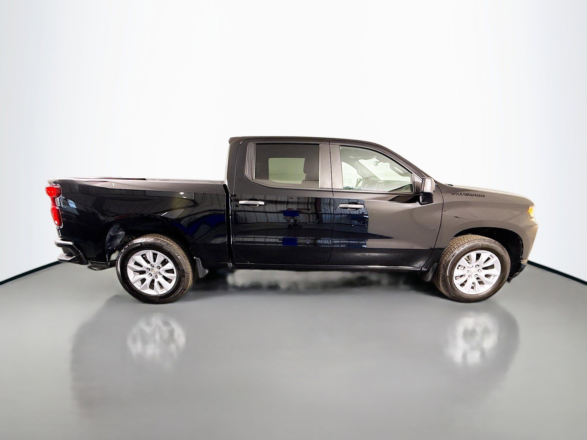 Used 2022 Chevrolet Silverado 1500 Custom w/ LPO, Dark Essentials Package RWD image 11