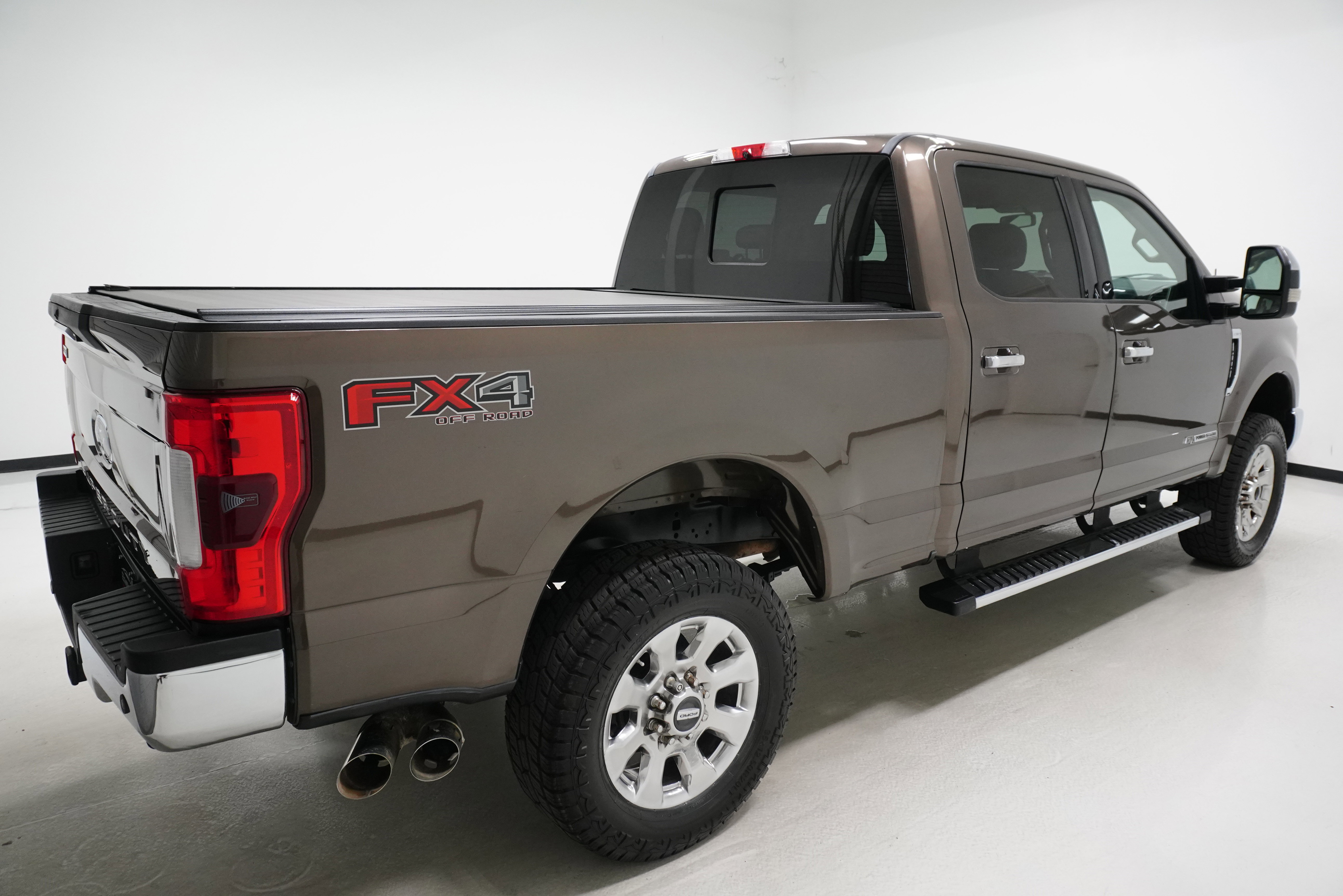 Used 2017 Ford F250 Lariat w/ Chrome Package AWD/4WD image 4