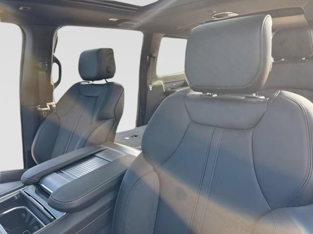 New 2026 Jeep Grand Wagoneer L 4WD w/ Premium Group I image 22