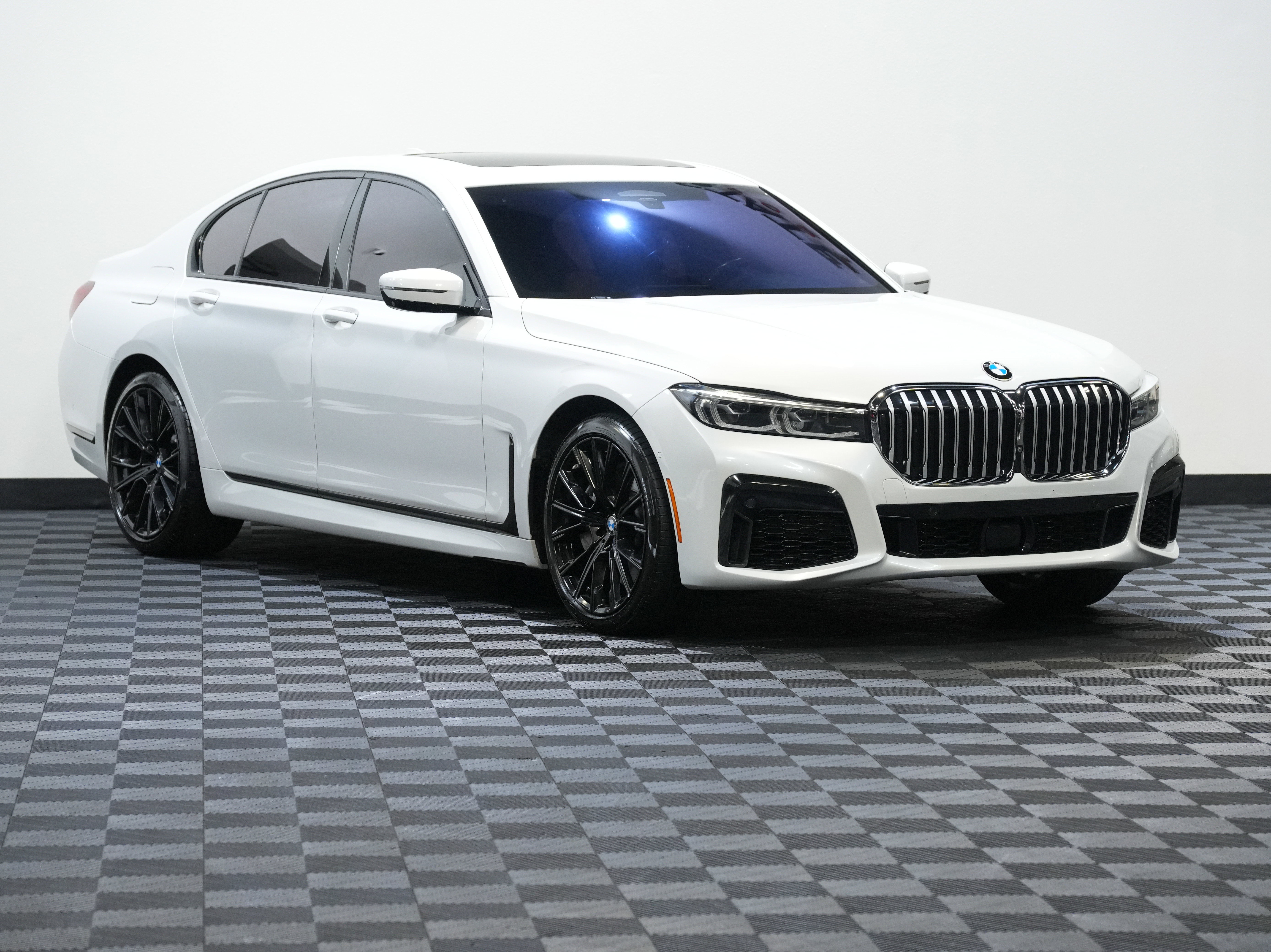 Used 2020 BMW 750i xDrive image 5