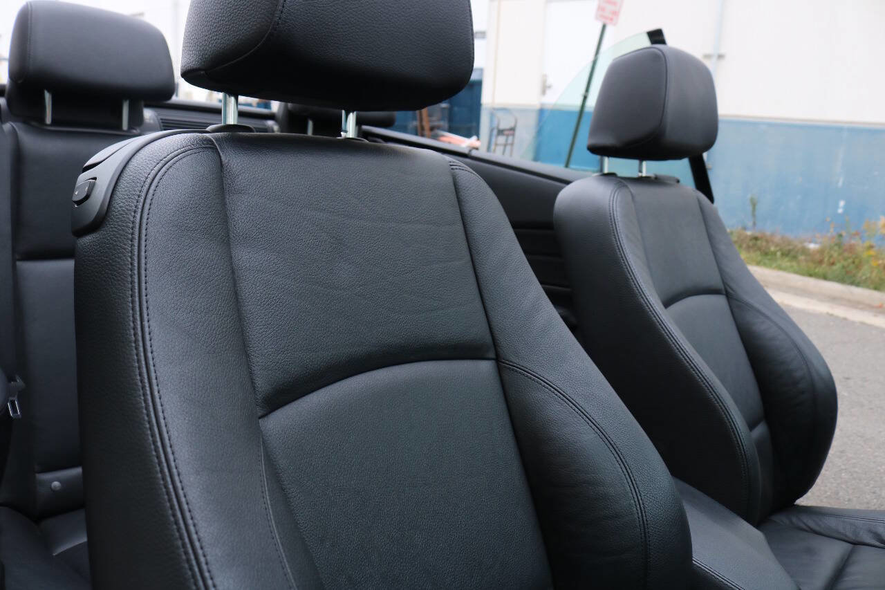Used 2013 BMW 135i Convertible image 24