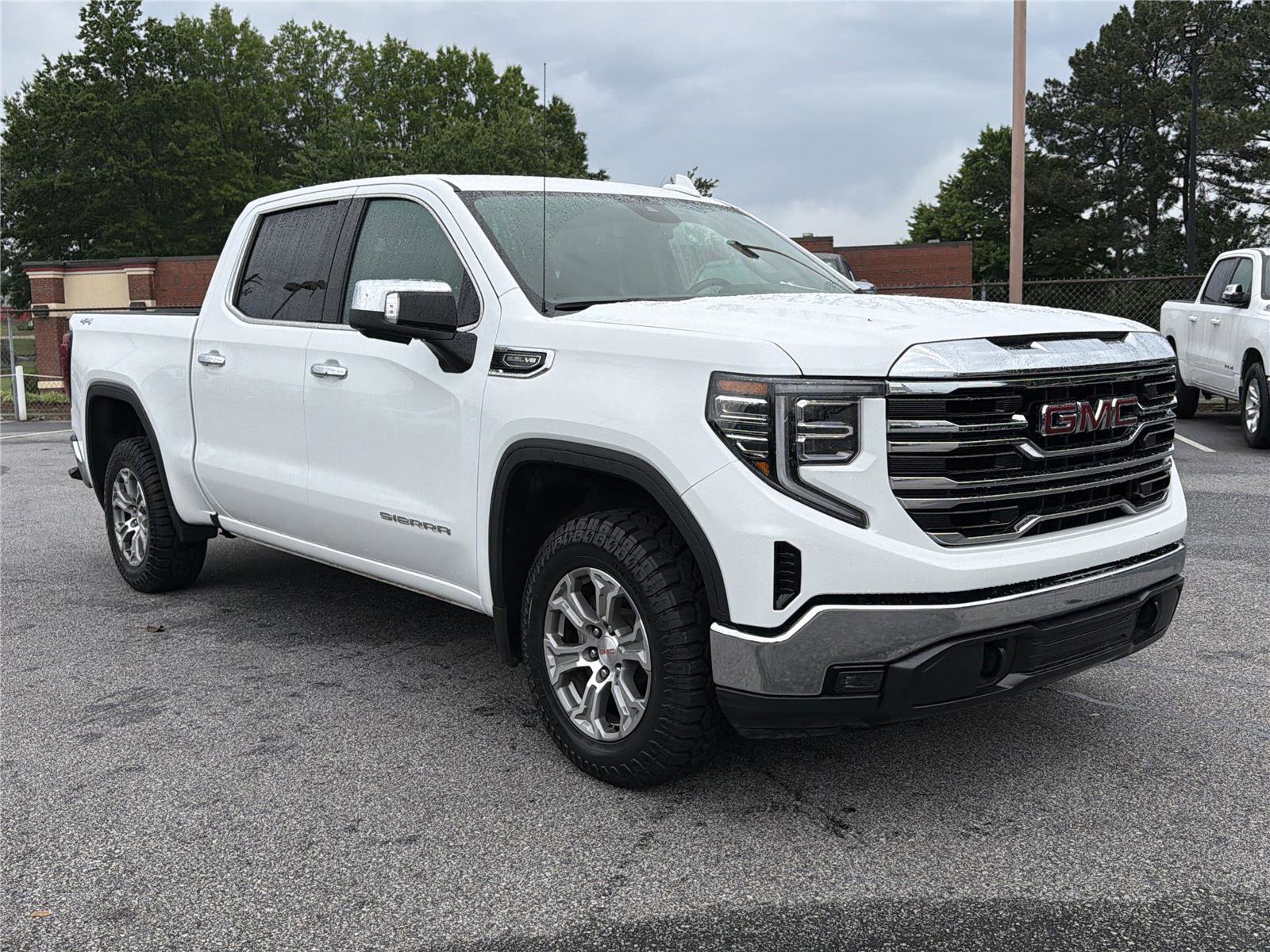 Used 2025 GMC Sierra 1500 SLT AWD/4WD image 4