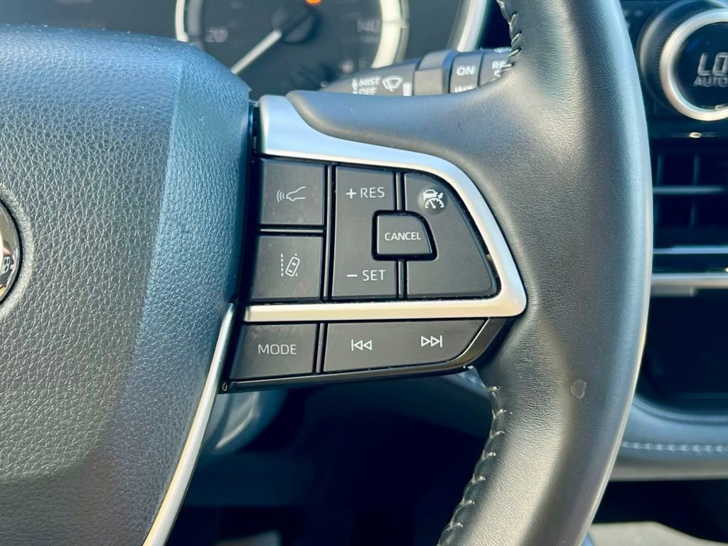 Used 2024 Toyota Highlander XLE image 24