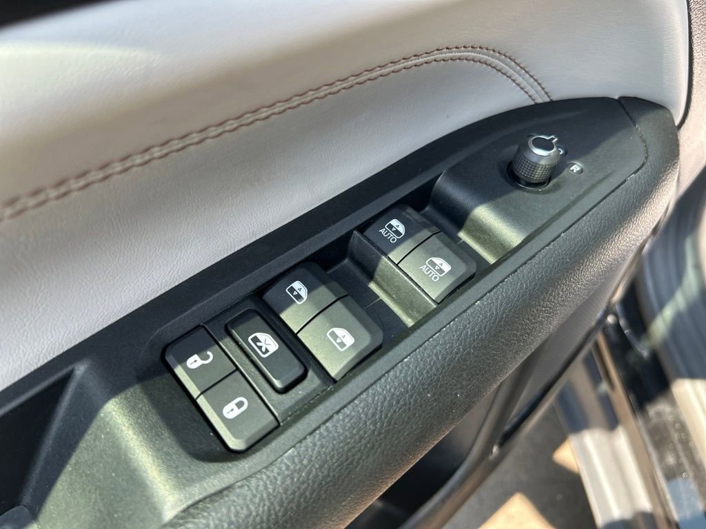 Used 2022 Jeep Compass Limited image 16