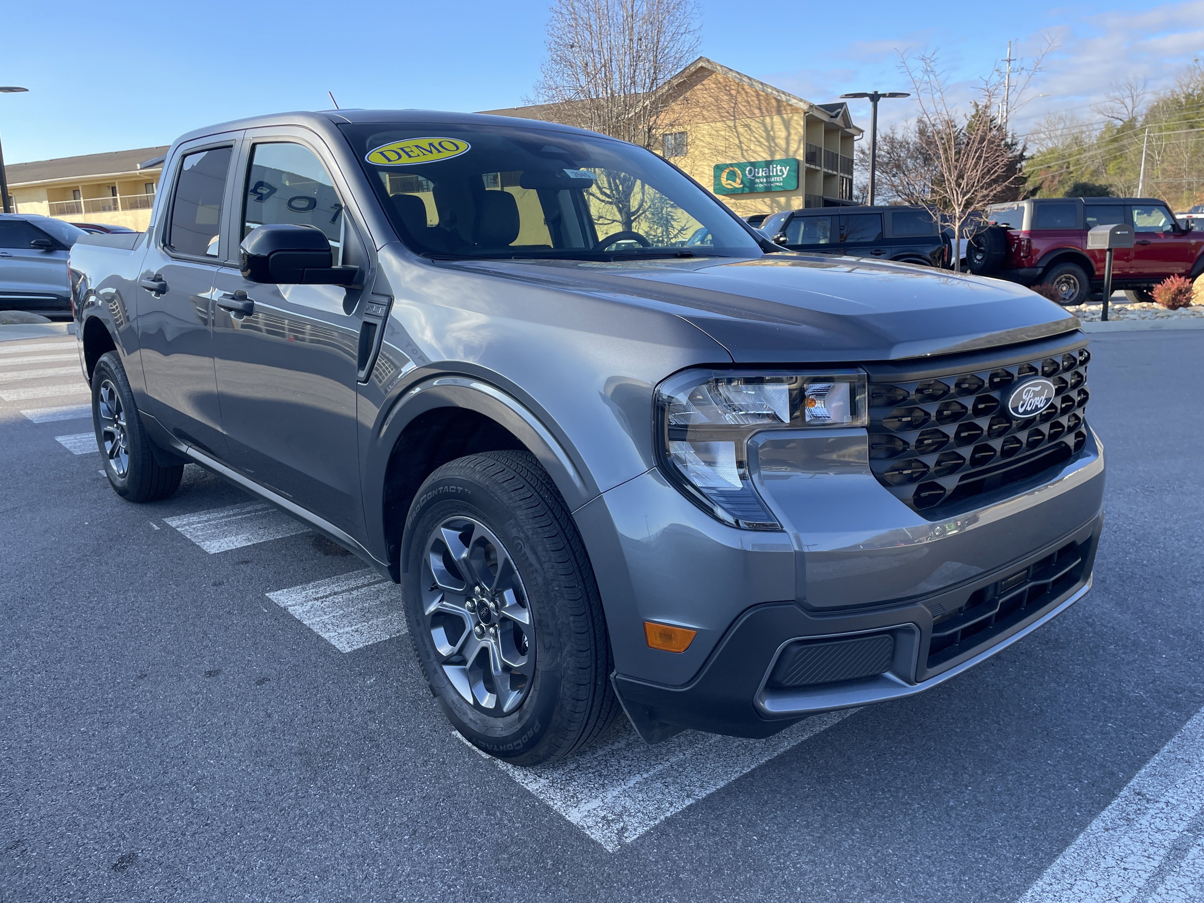 New 2025 Ford Maverick XLT w/ XLT Luxury Package FWD image 3