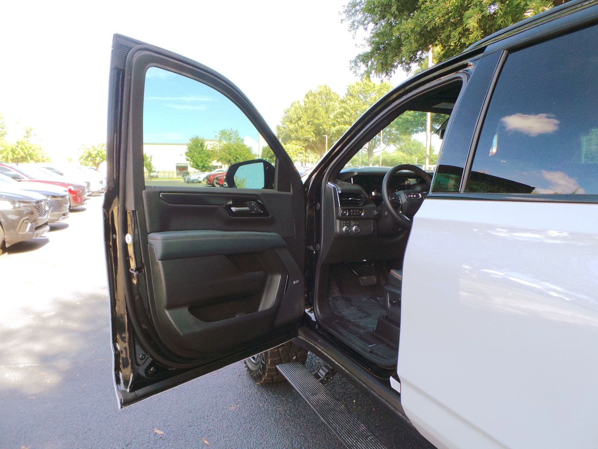 Used 2026 GMC Yukon AT4 AWD/4WD image 32