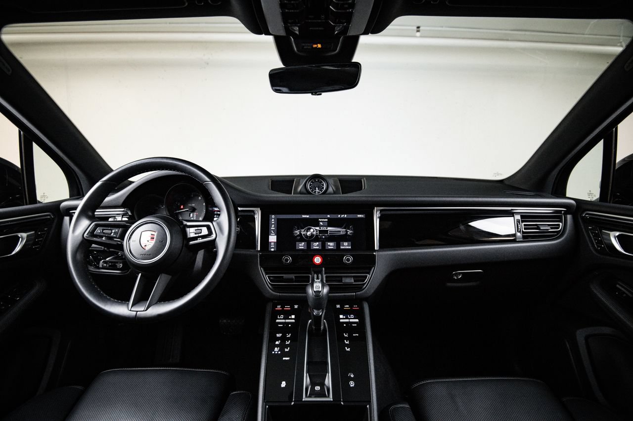 Certified 2023 Porsche Macan AWD/4WD image 25