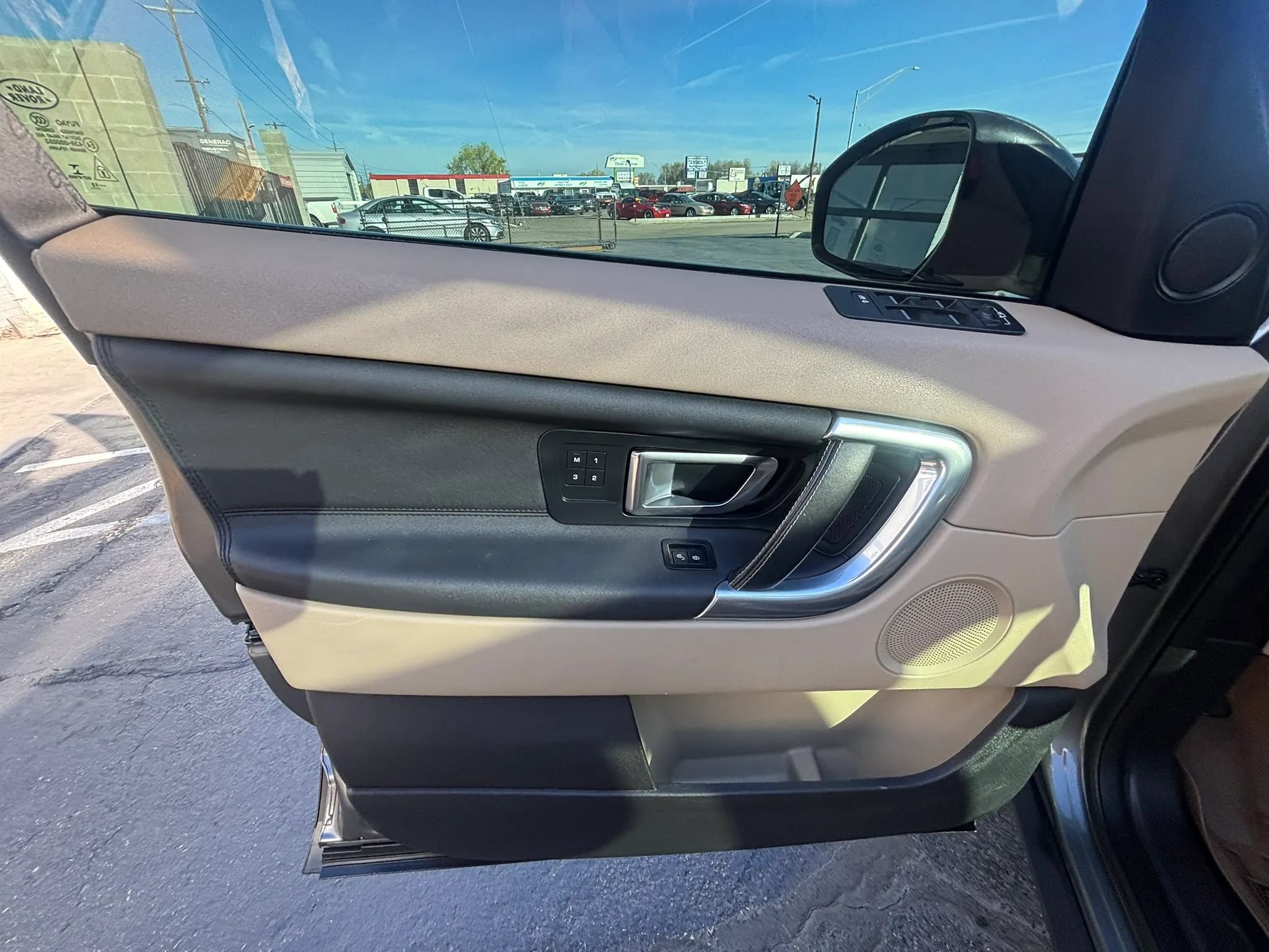 Used 2016 Land Rover Discovery Sport HSE AWD/4WD image 11