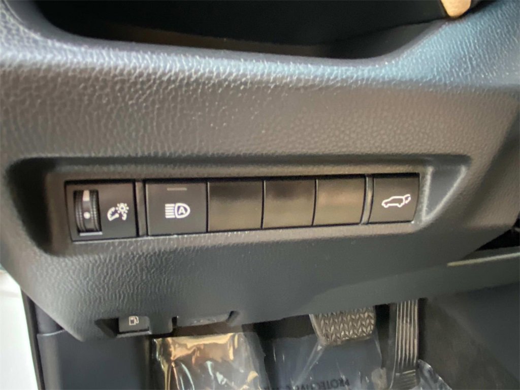 Used 2021 Toyota RAV4 XLE w/ Convenience Package image 24