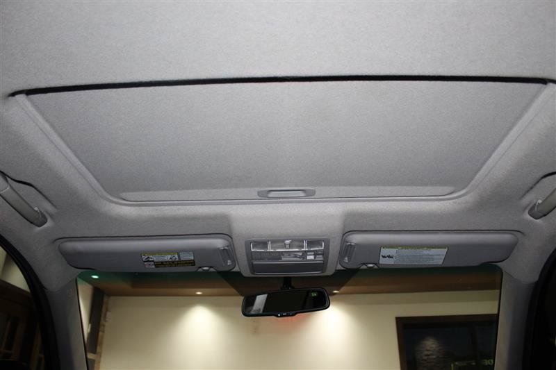Used 2012 Toyota Highlander Limited w/ Tow Pkg AWD/4WD image 22