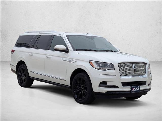 Used 2024 Lincoln Navigator L Reserve image 3