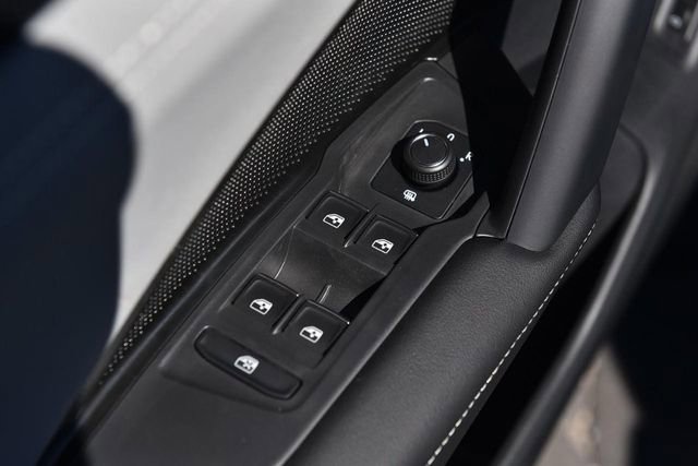 New 2026 Volkswagen Tiguan SE R-Line image 8