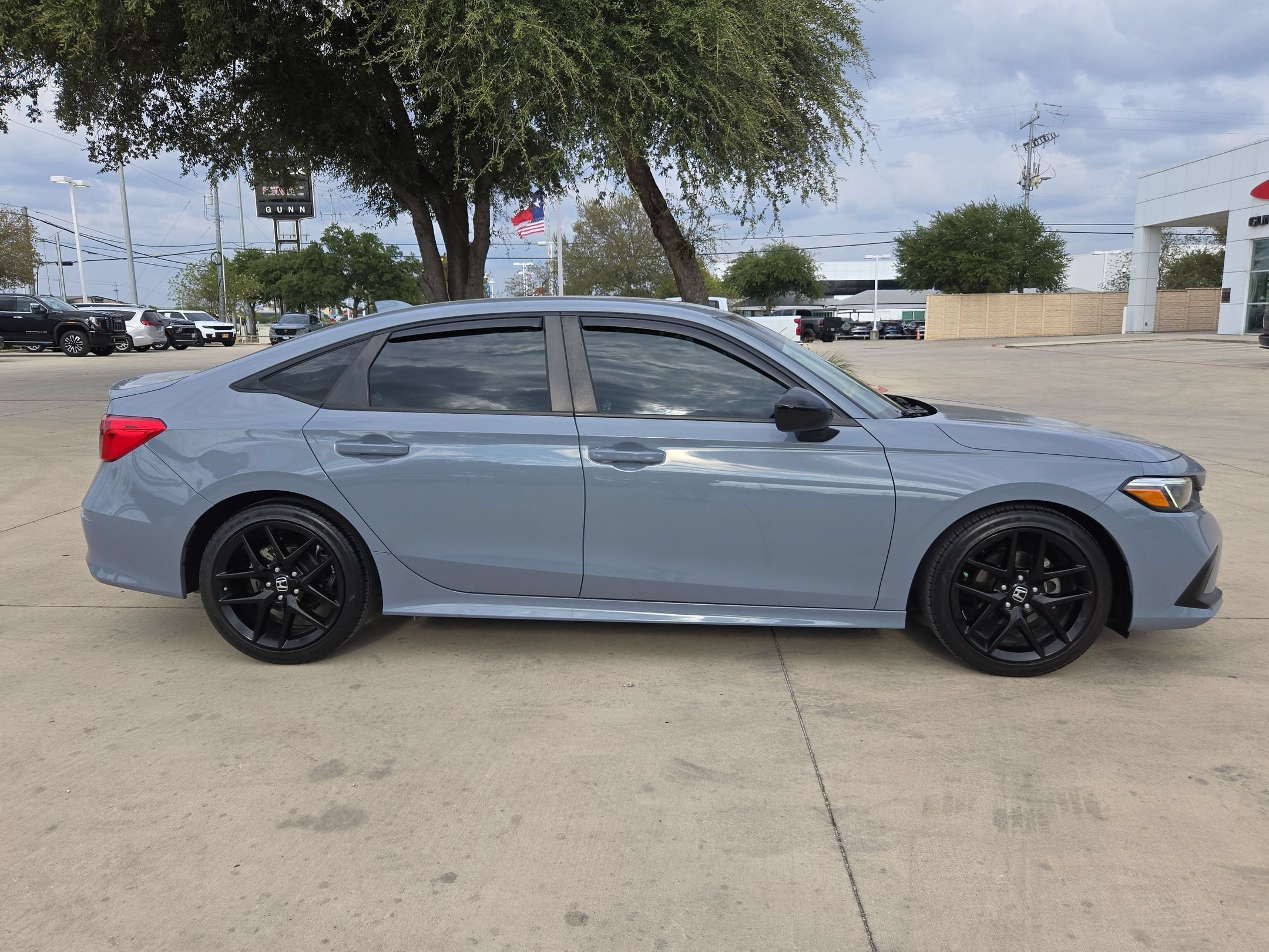 Used 2024 Honda Civic Sport image 2