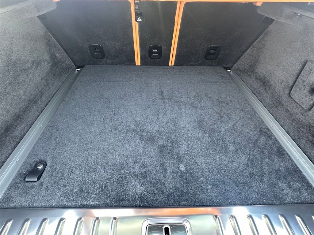 New 2026 Aston Martin DBX 707 image 22