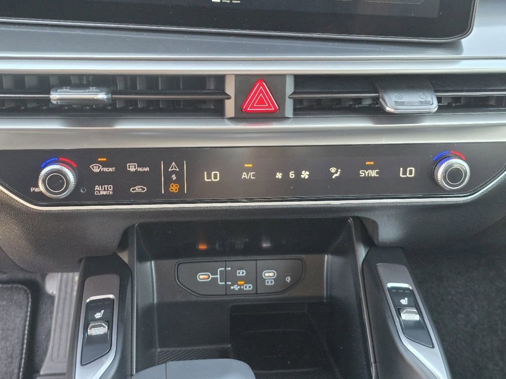 Certified 2025 Kia Sorento S w/ Panoramic Sunroof Package image 18