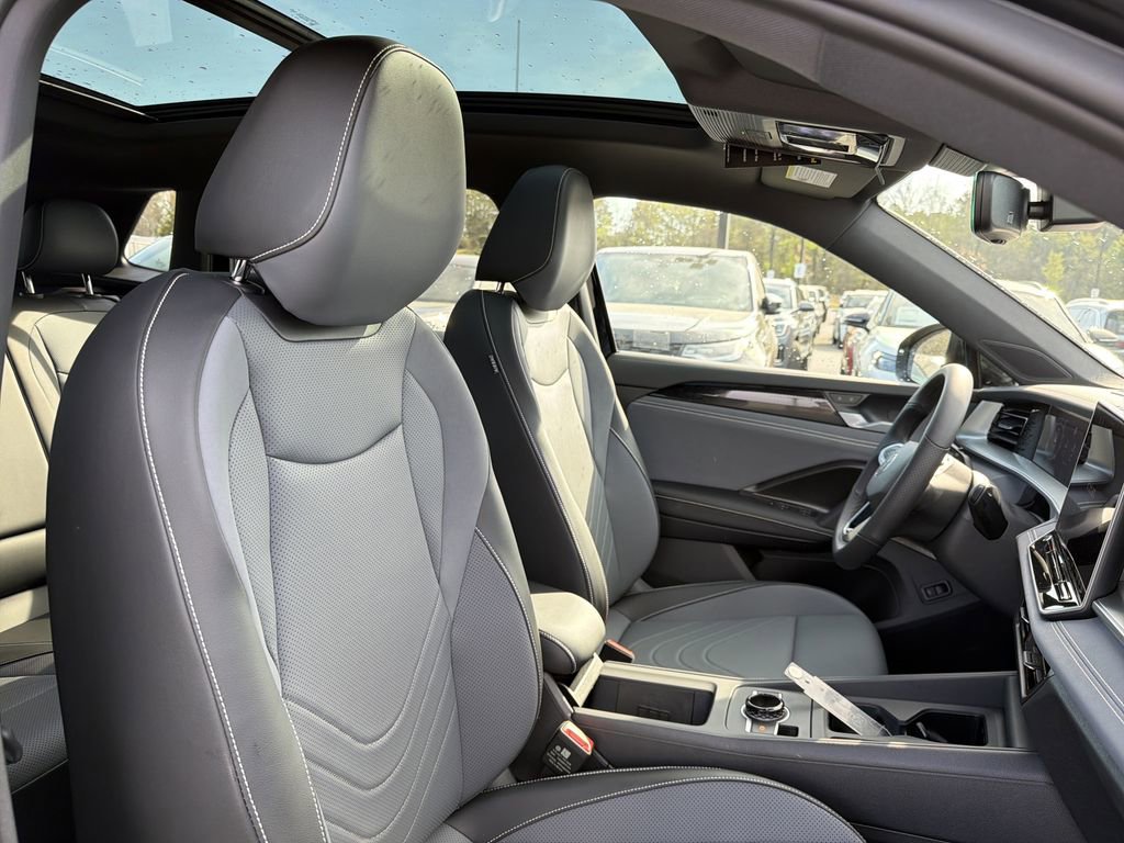New 2026 Volkswagen Tiguan SE R-Line FWD image 18