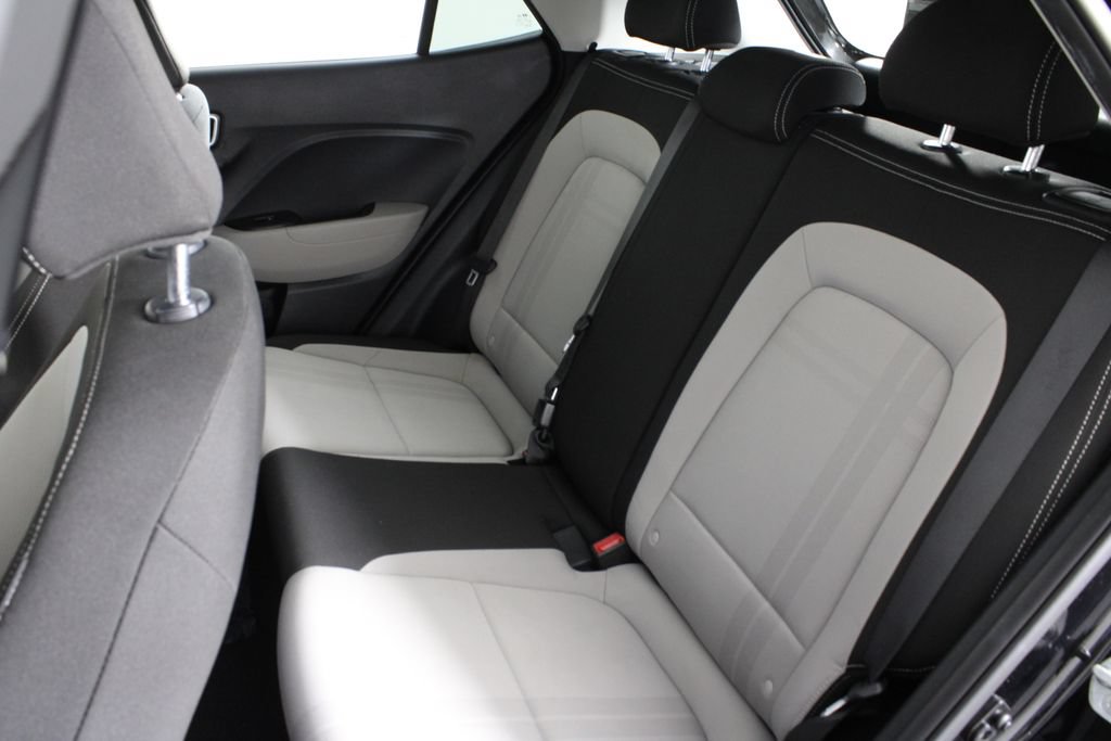 Certified 2022 Hyundai Venue SEL FWD image 21
