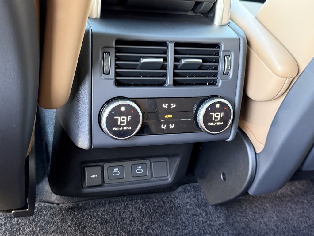 New 2026 Land Rover Discovery Limited Edition image 36