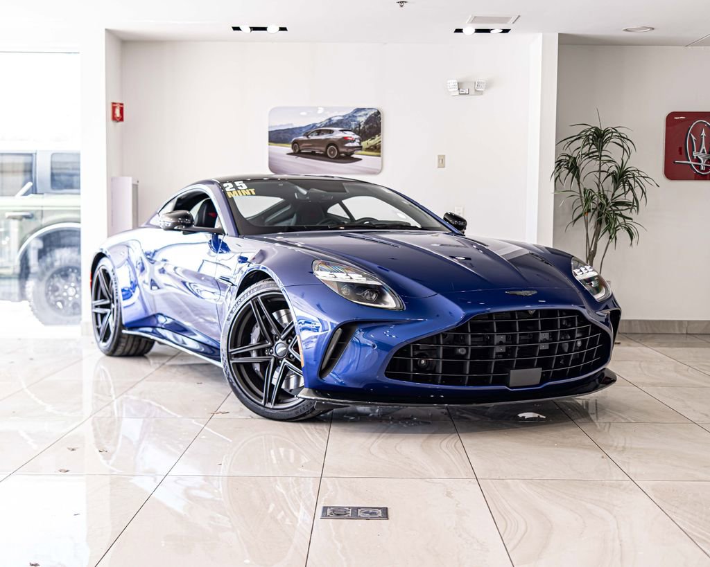 Used 2025 Aston Martin V8 Vantage Coupe image 5
