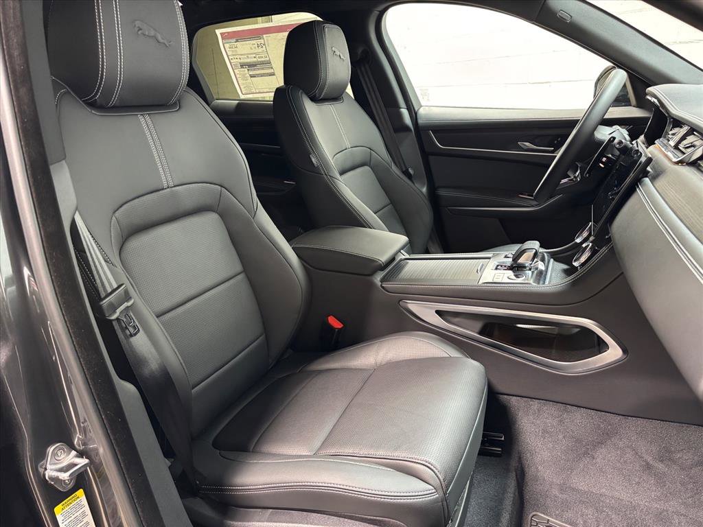 New 2026 Jaguar F-PACE R-Dynamic S image 32