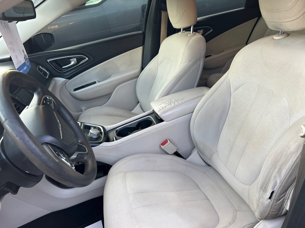 Used 2016 Chrysler 200 Limited image 11