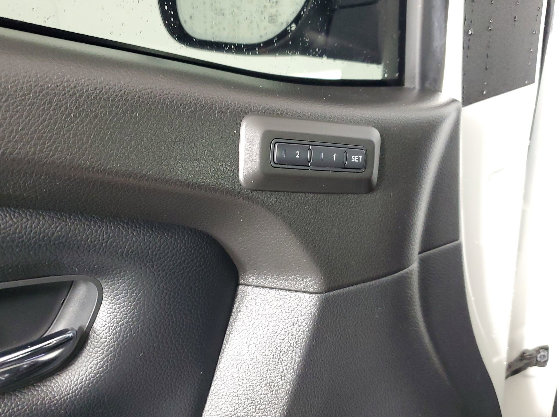 Used 2024 Nissan Titan PRO-4X w/ Pro-4x Convenience Package image 30