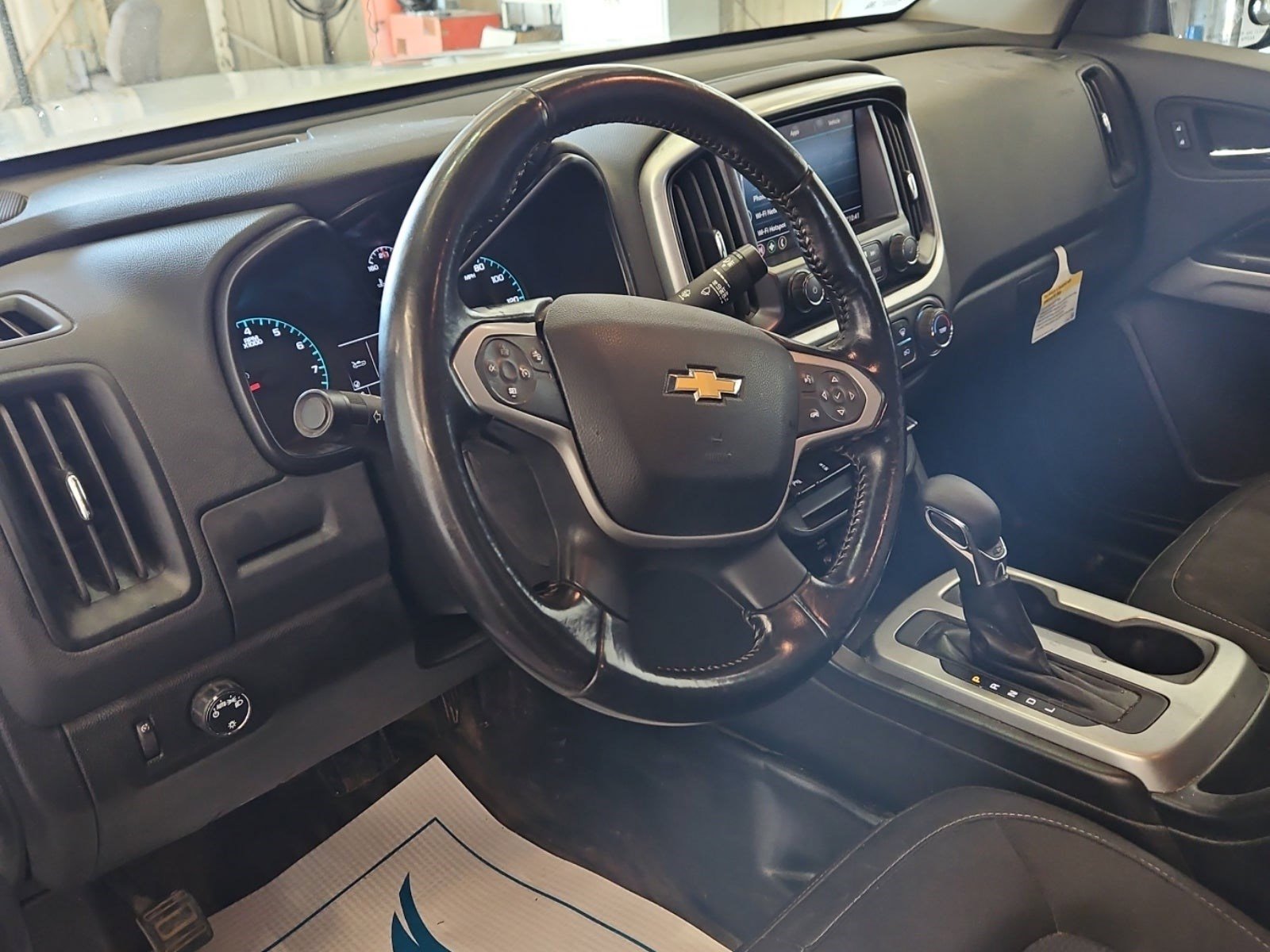 Used 2022 Chevrolet Colorado LT w/ Fleet Safety Package image 10