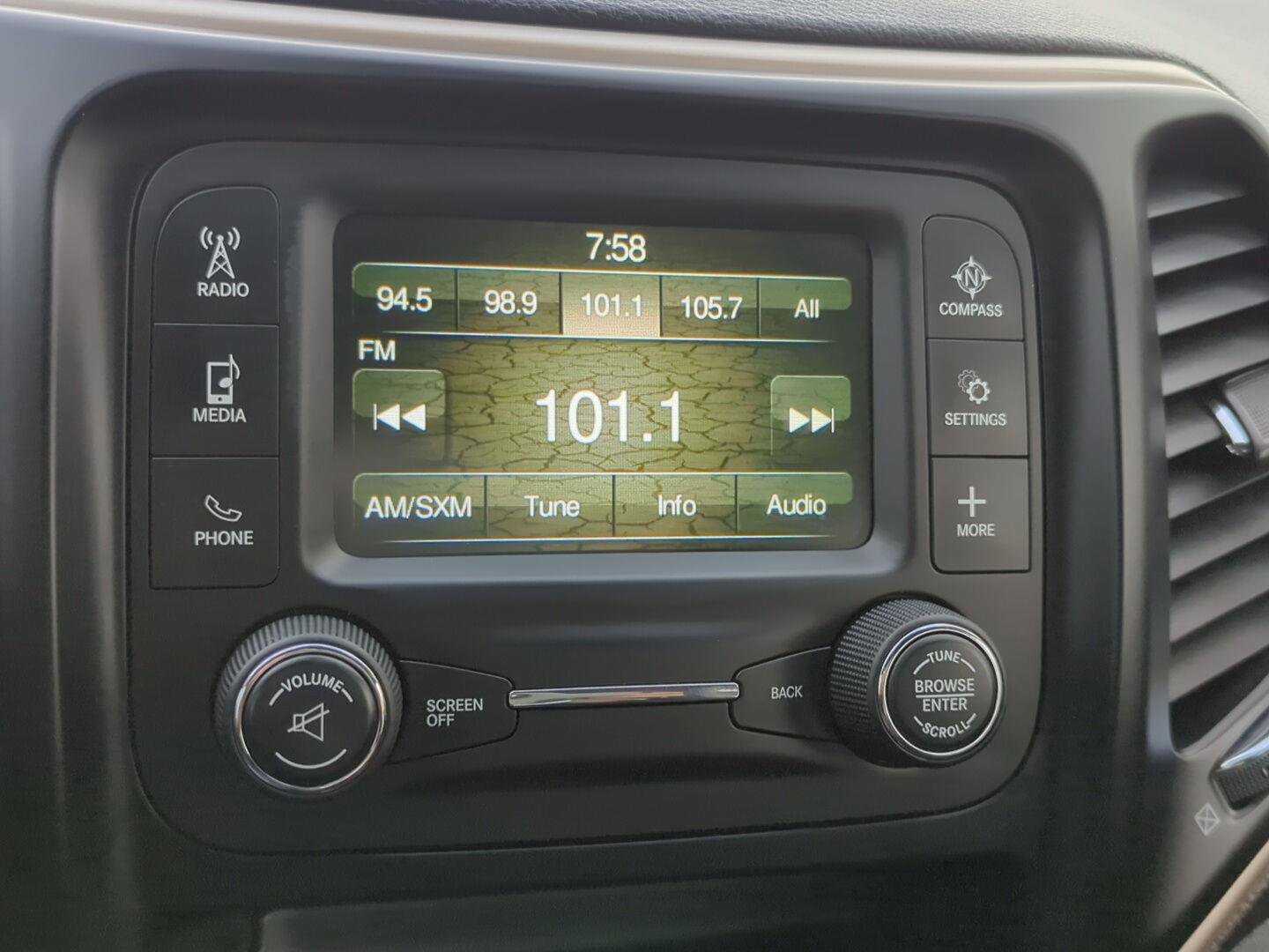 Used 2015 Jeep Cherokee Sport w/ Sport Appearance Group image 20