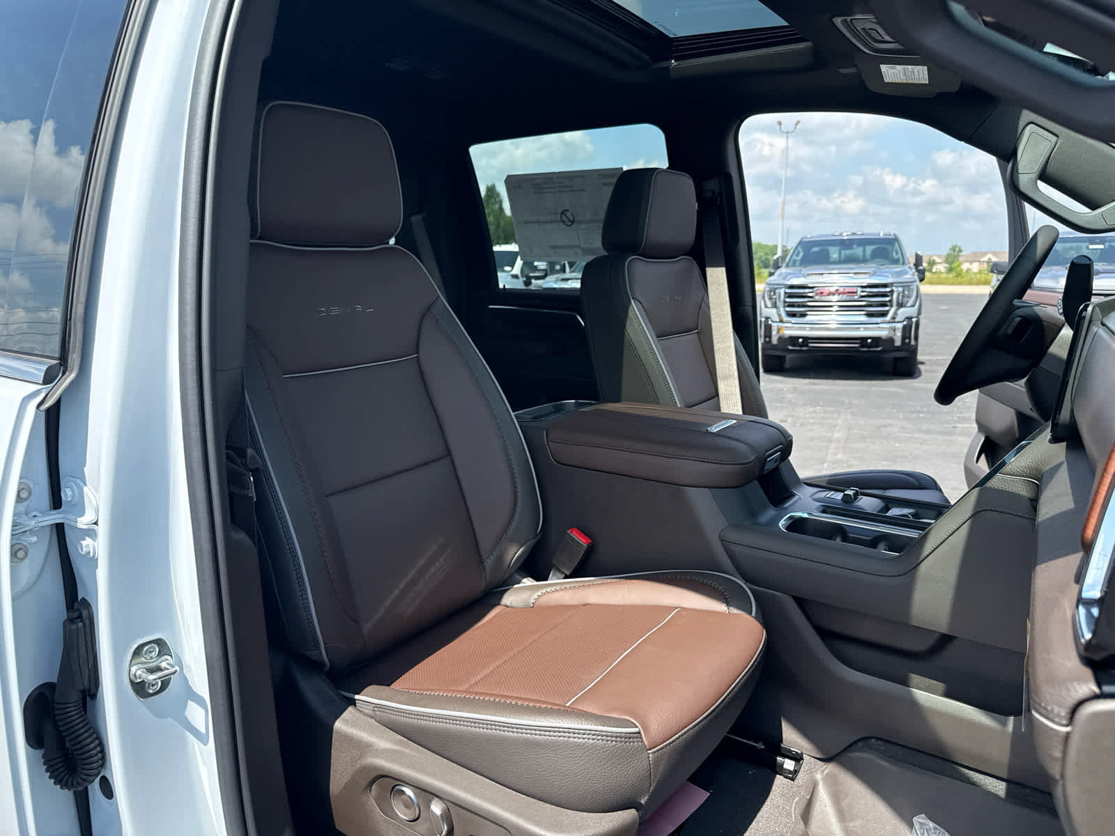 New 2026 GMC Sierra 3500 Denali w/ Technology Package AWD/4WD image 29
