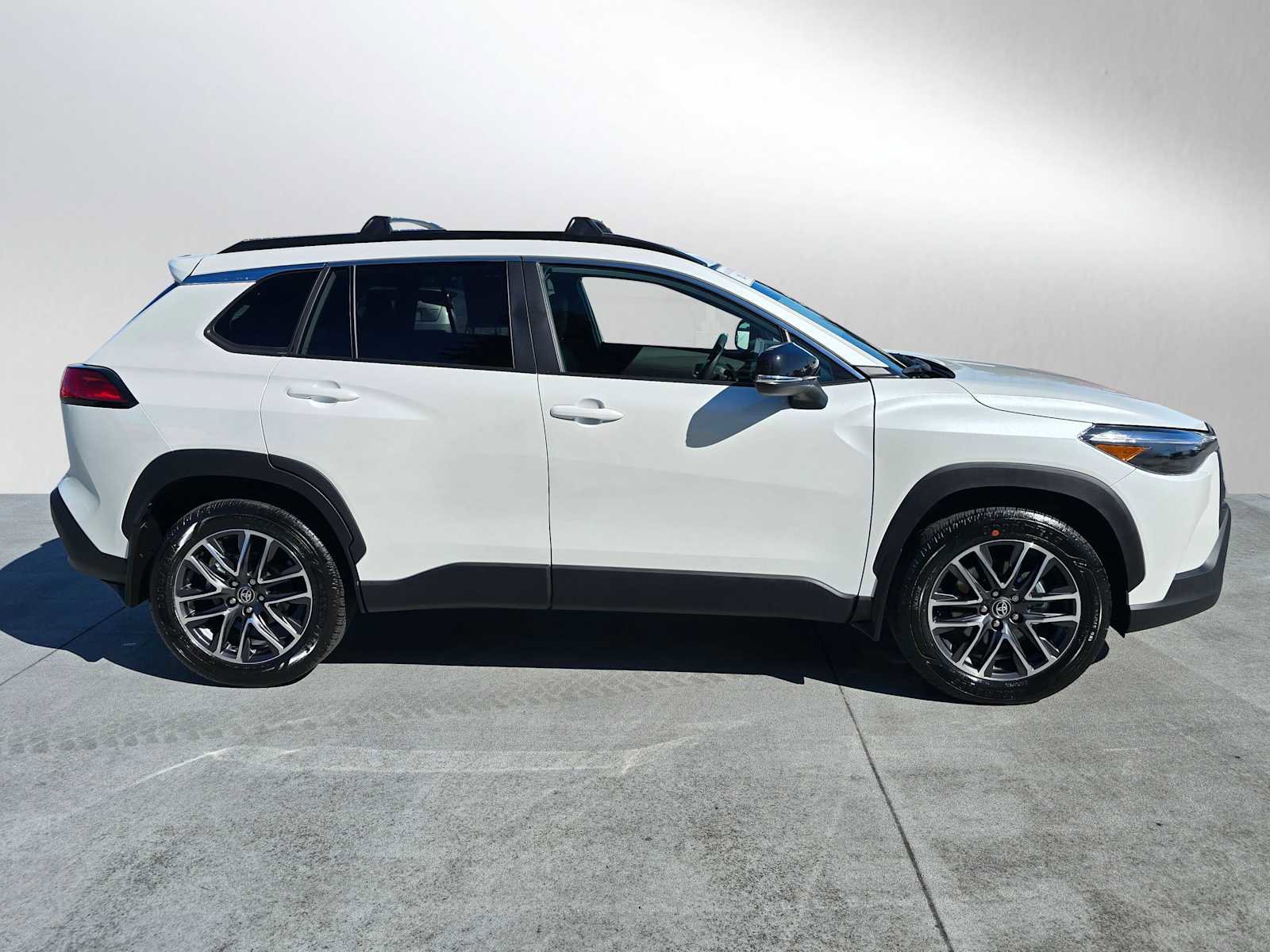 Used 2026 Toyota Corolla Cross XLE w/ Convenience Package image 2