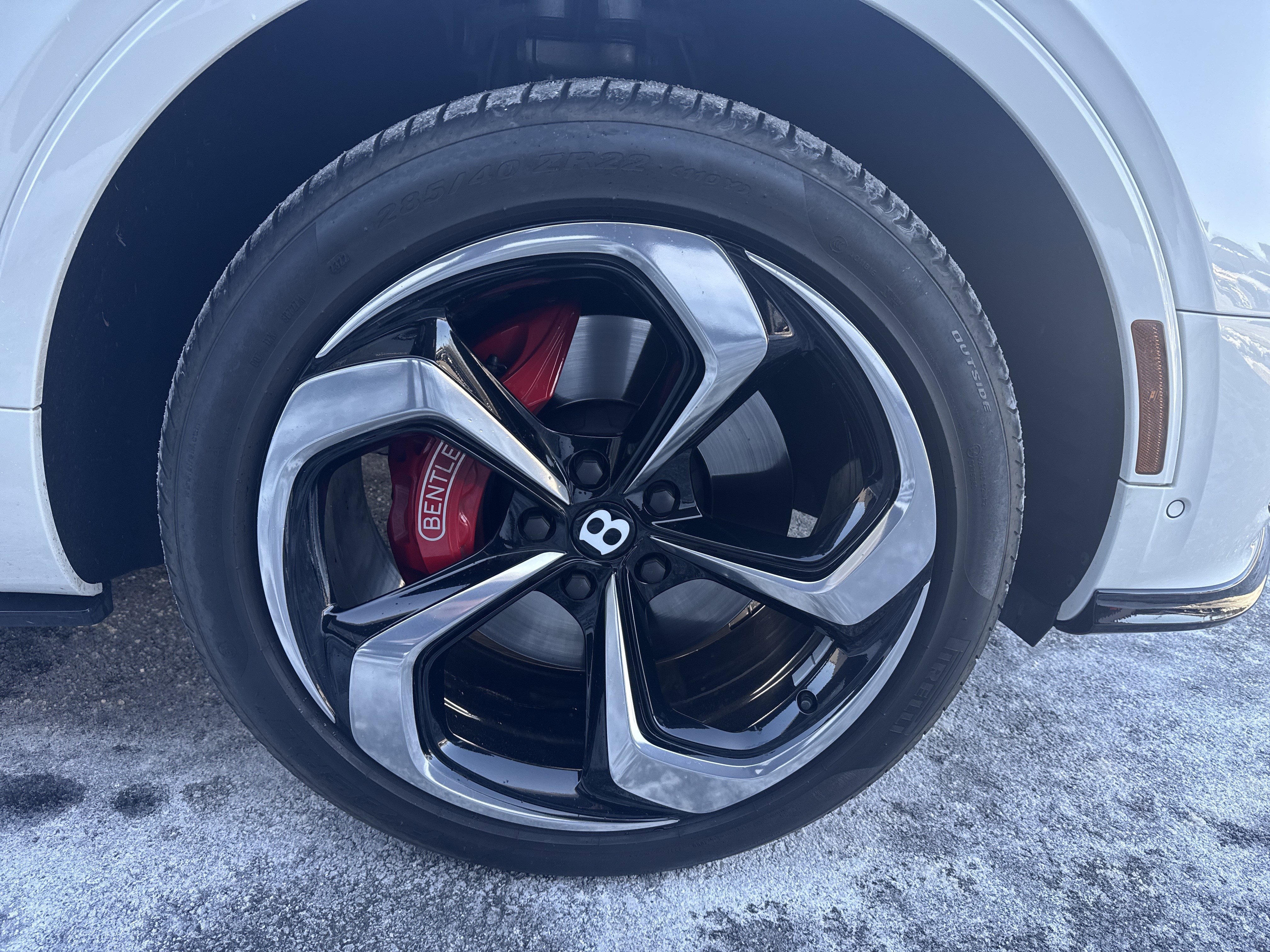 Used 2022 Bentley Bentayga S image 32