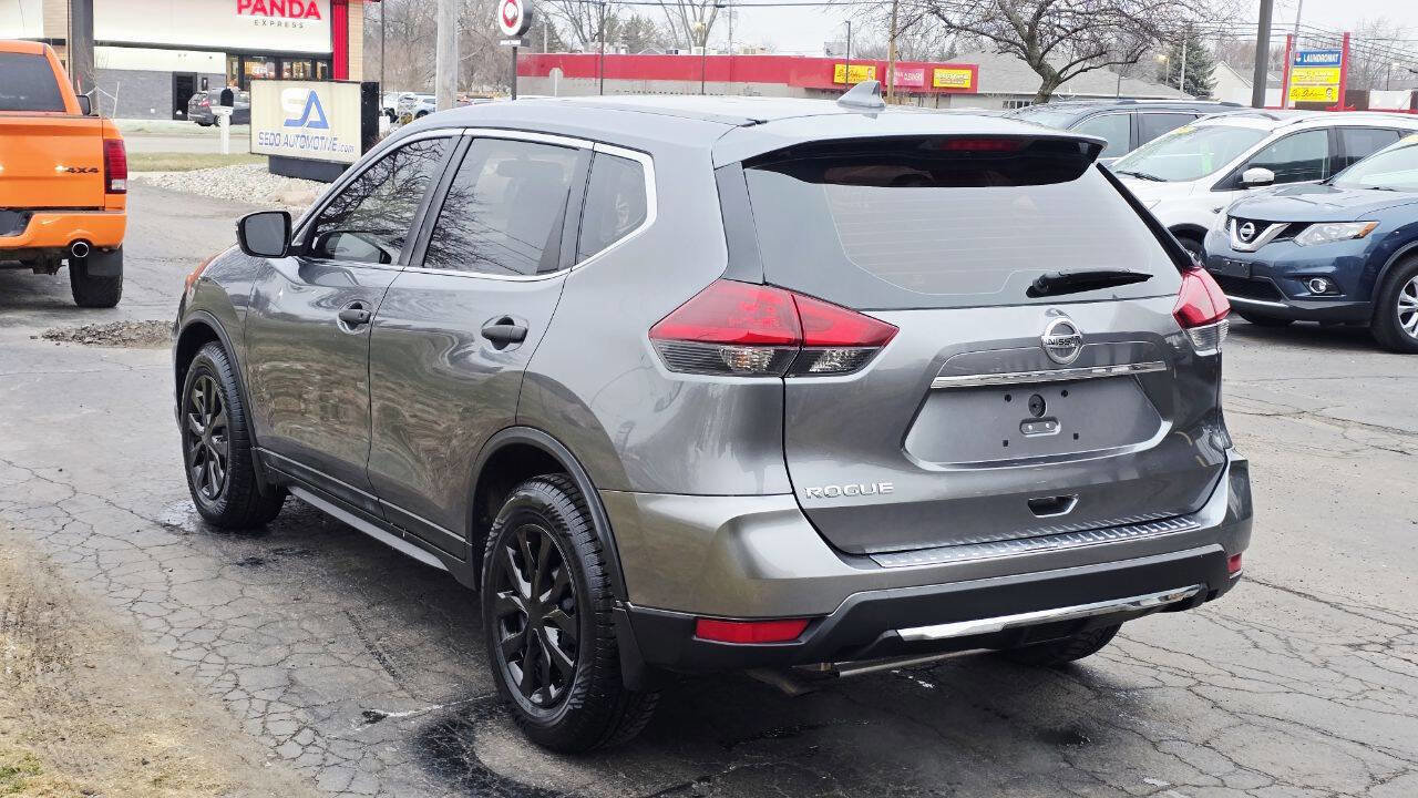 Used 2018 Nissan Rogue SV image 4