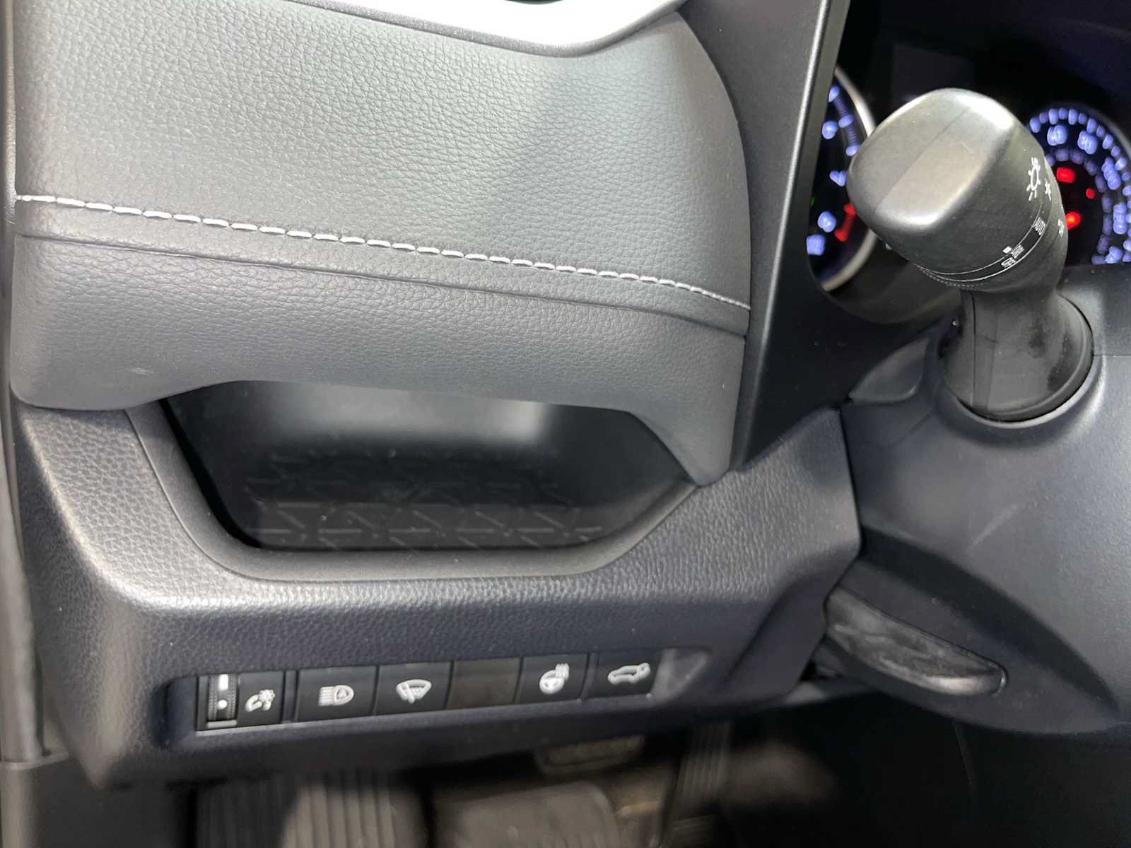 Used 2020 Toyota RAV4 XLE w/ Convenience Package AWD/4WD image 24