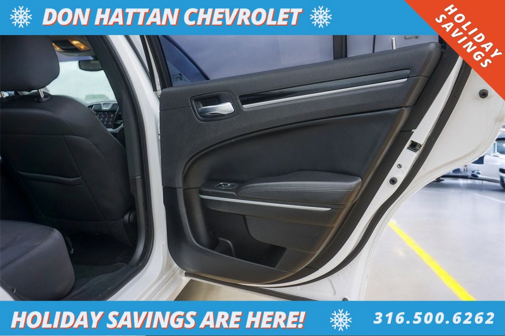 Used 2023 Chrysler 300 Touring w/ Sport Appearance Package image 21