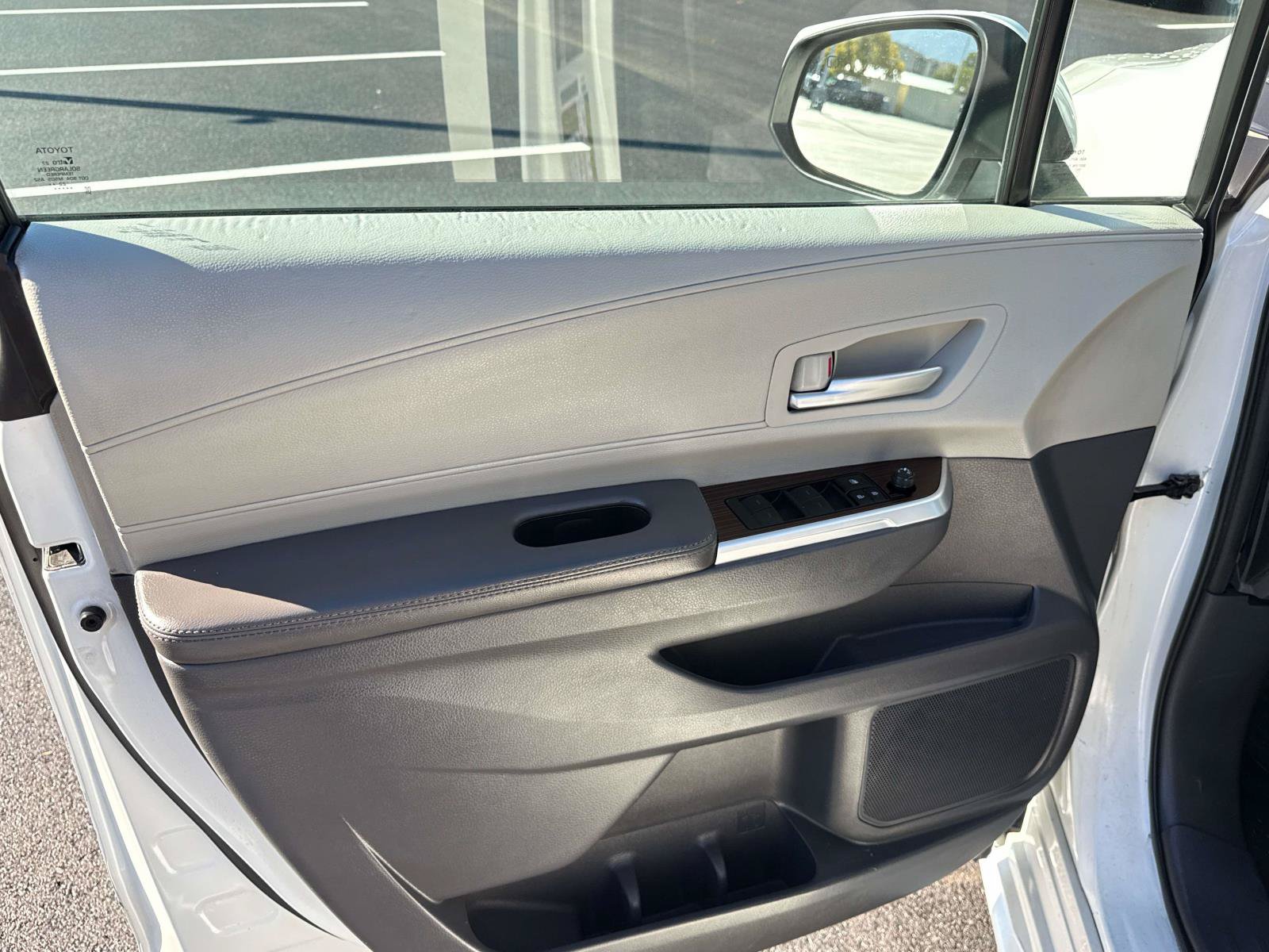 Used 2023 Toyota Sienna XLE FWD image 12