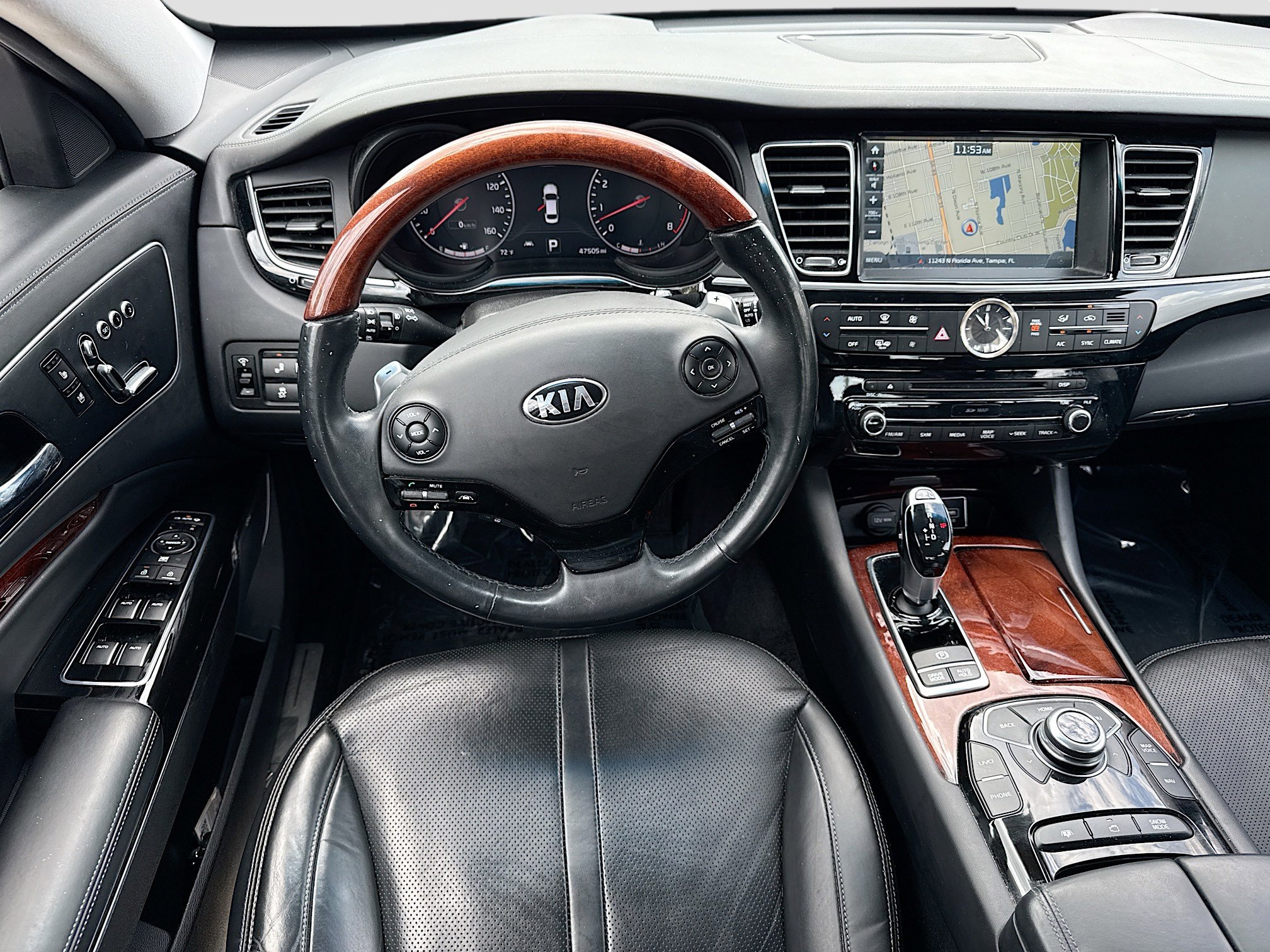 Used 2017 Kia K900 Luxury image 17