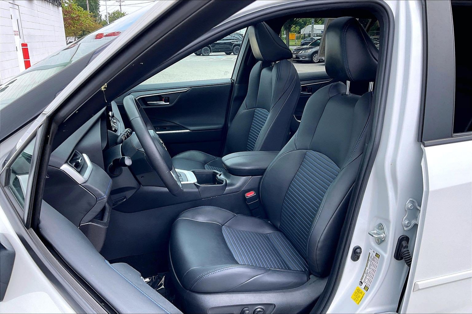 Used 2023 Toyota RAV4 XSE AWD/4WD image 30