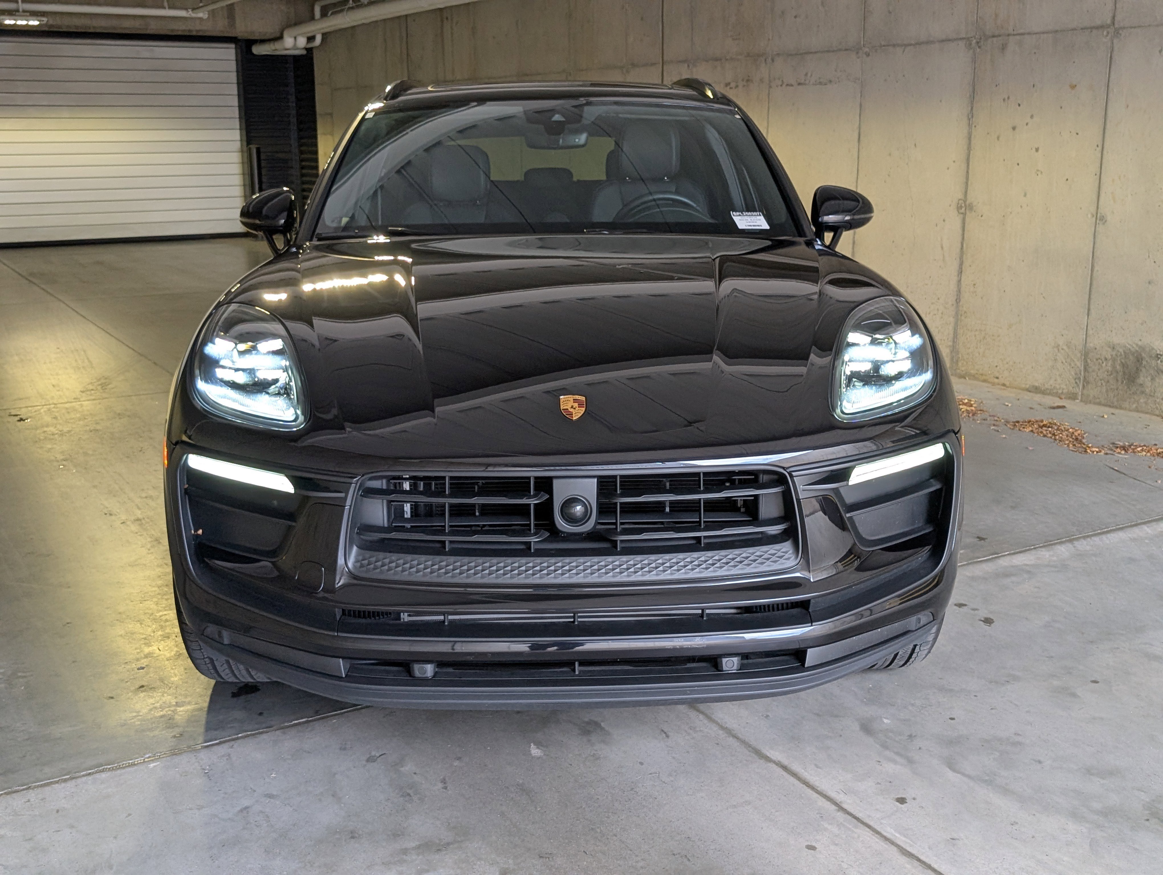 Certified 2025 Porsche Macan image 12